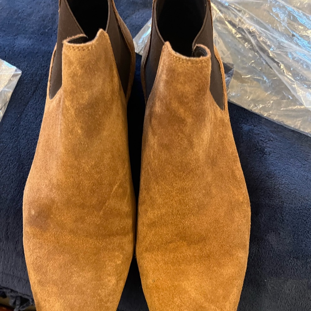 Beautiful Swede Men's Brown Suede Chelsea Boots by BP size 9. You’ll love em!
